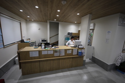 西大泉薬局店室内3.JPG