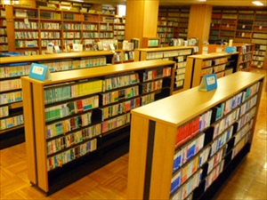 中央図書館2_R.jpg